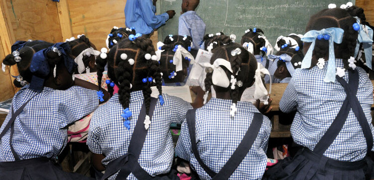 Nach dem Erdbeben in Haiti: Kinder beim Unterricht