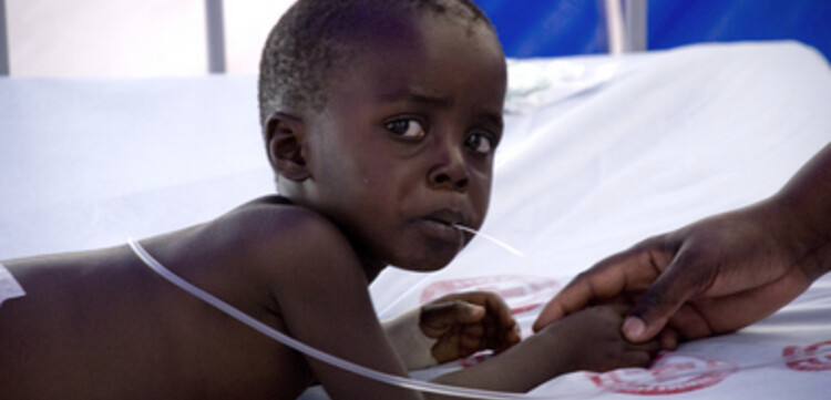 Cholera Simbabwe: Baby im Krankenhaus