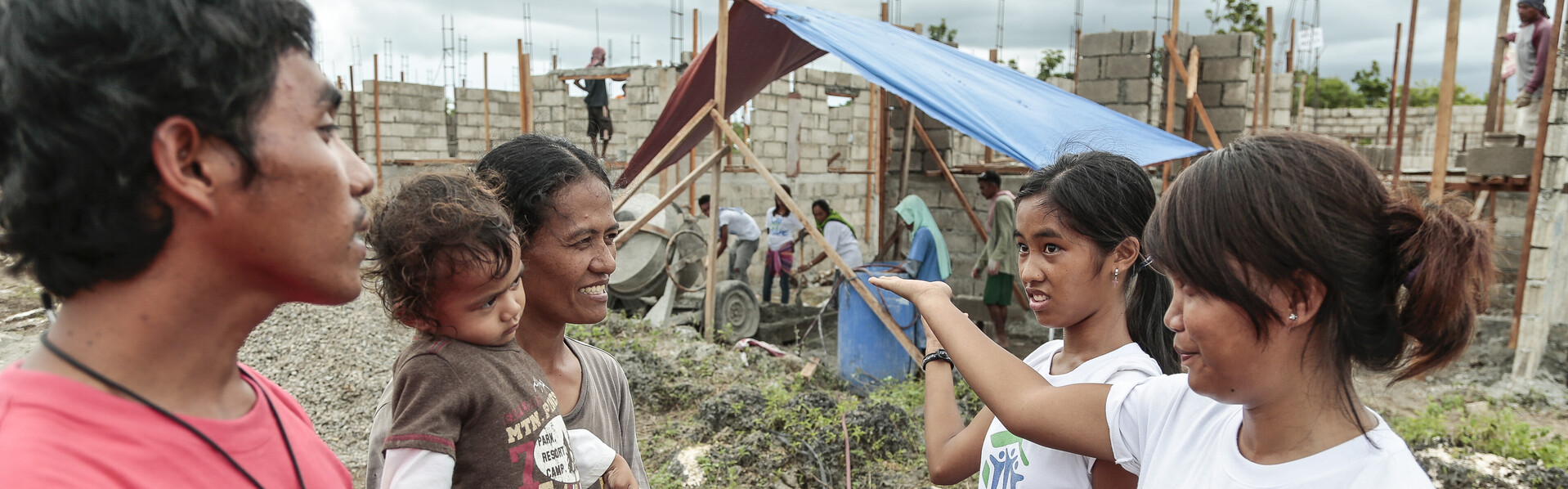 Helferinnen von Habitat for Humanity beim Wiederaufbau auf den Philippinen
