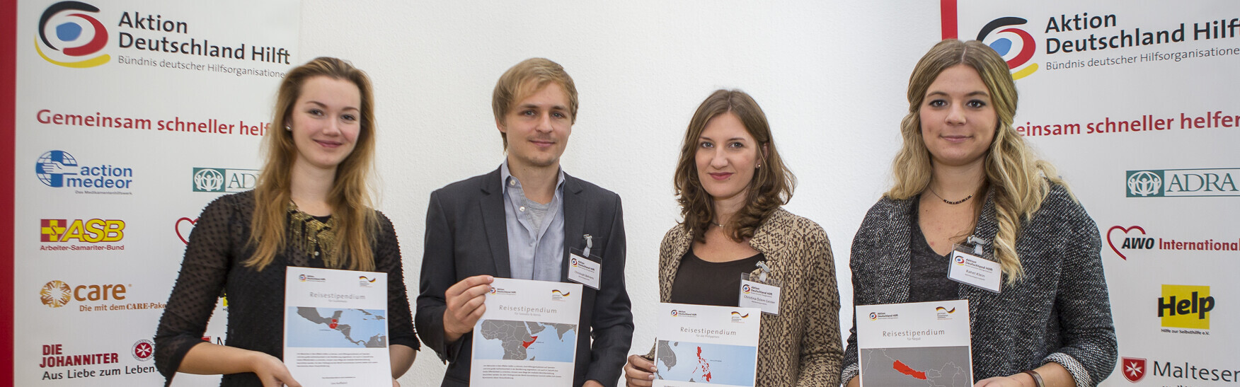Die Gewinner der Reisestpendien (v.l.n.r): Lea Auffarth, Christoph Behrens, Christina Özlem Geisler und Rahel Klein: