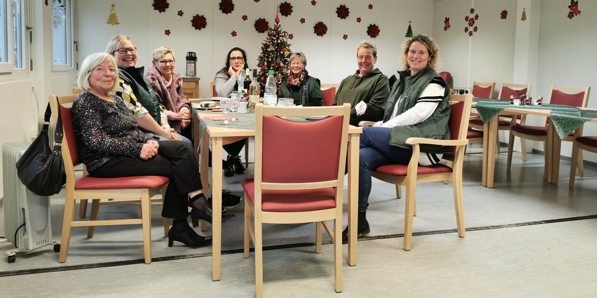 Halt in der Vorweihnachtszeit: Gemütliche Treffs für Senioren des Maternus-Stifts 