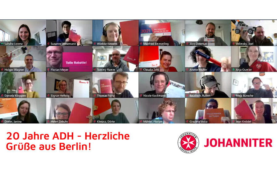 Mitarbeiter:innen der Johanniter gratulieren Aktion Deutschalnd Hilft Mitarbeiter:innen der Johanniter gratulieren Aktion Deutschalnd Hilft