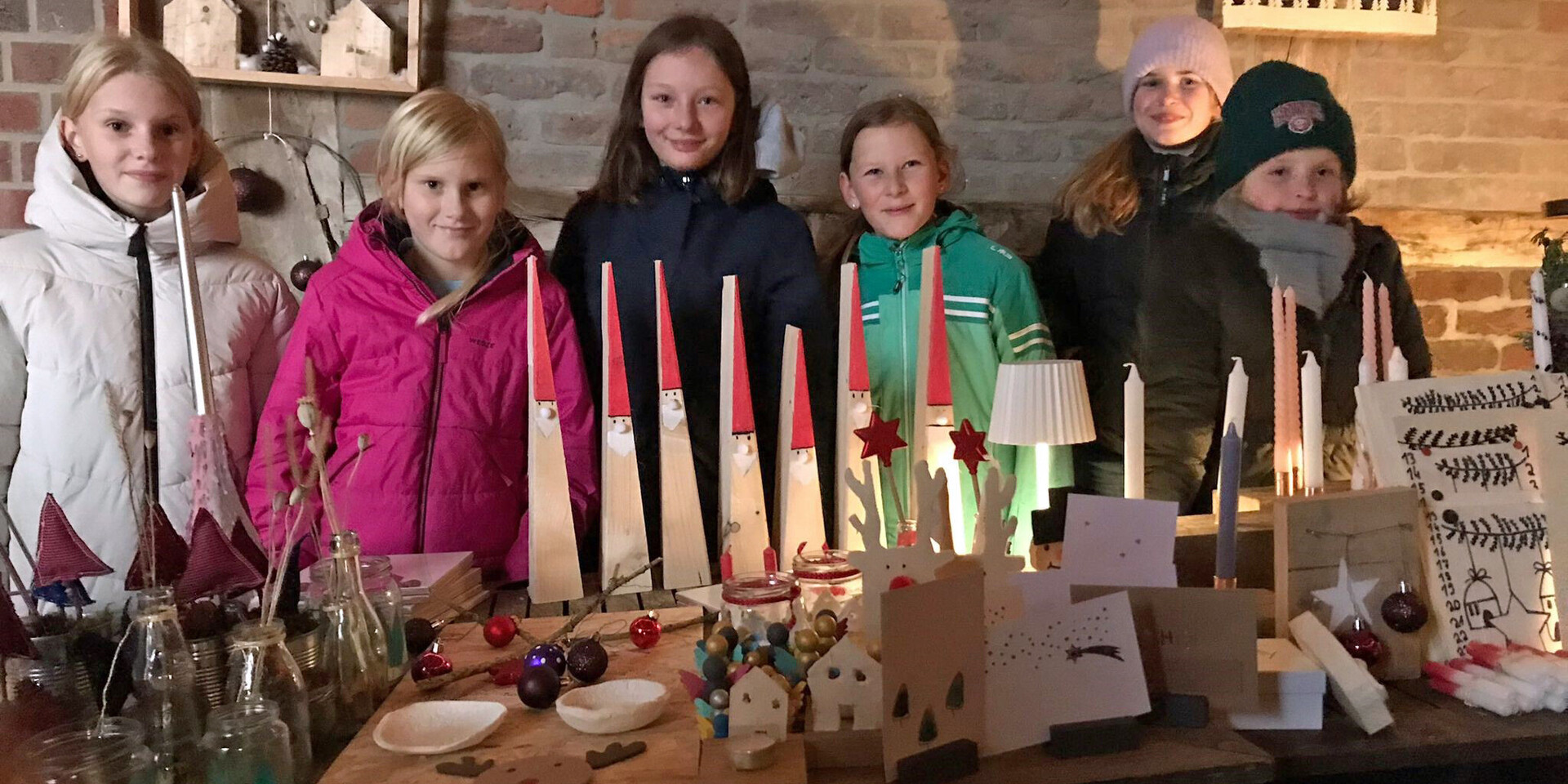 Sieben Mädchen sammeln Spenden für die Nothilfe in Nahost