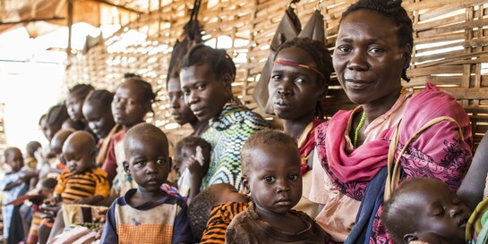 Frauen mit ihren Kindern im Südsudan
