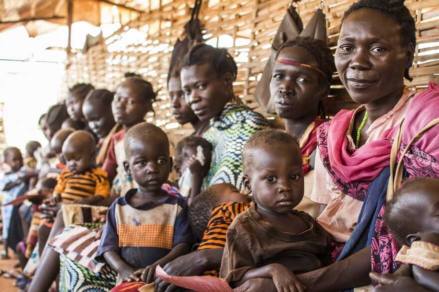 Frauen mit ihren Kindern im Südsudan Frauen mit ihren Kindern im Südsudan