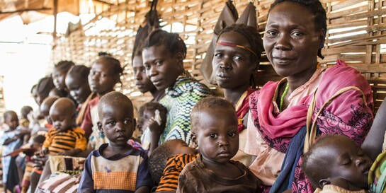 Frauen mit ihren Kindern im Südsudan