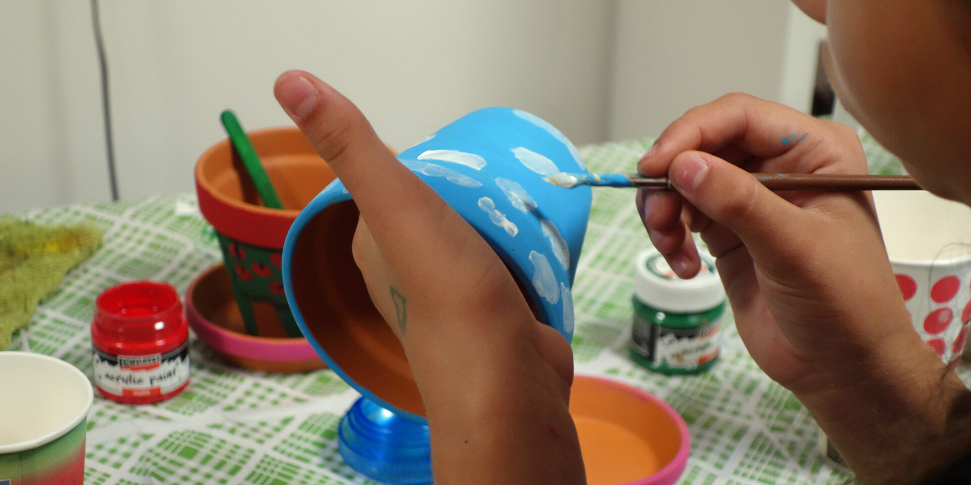 Mit gezielten Angeboten fördert das Kooperationsprojekt auch die frühkindliche Entwicklung der geflüchteten Rom:nja-Familien 