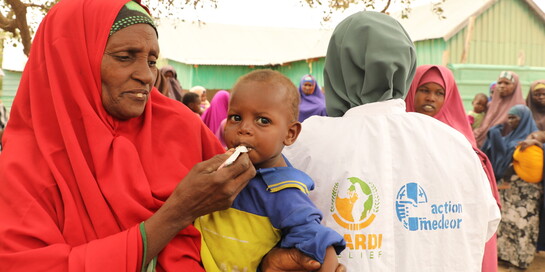 Frau mit Kind in Somalia