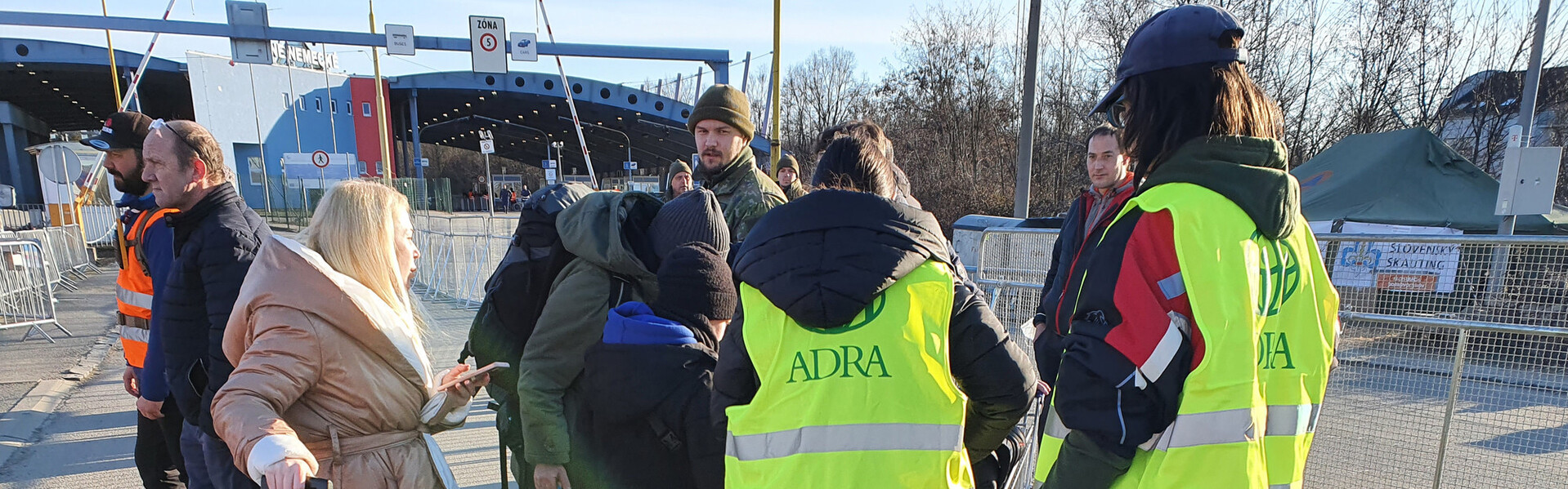Helfende von ADRA empfangen Geflüchtete aus der Ukraine