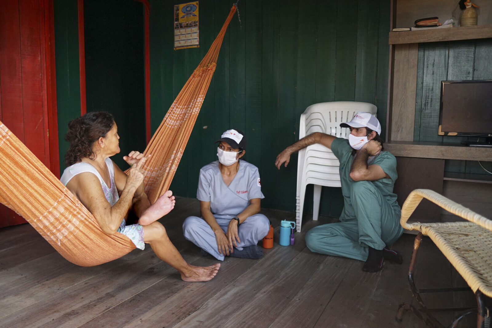 Mediziner versorgen die Menschen im Amazonas direkt zu Hause Mediziner versorgen die Menschen im Amazonas direkt zu Hause