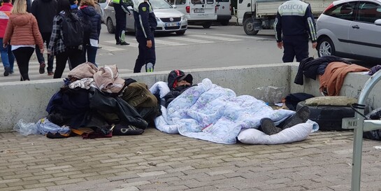 Menschen, die nach dem Erdbeben in Albanien ihr Zuhause verloren haben