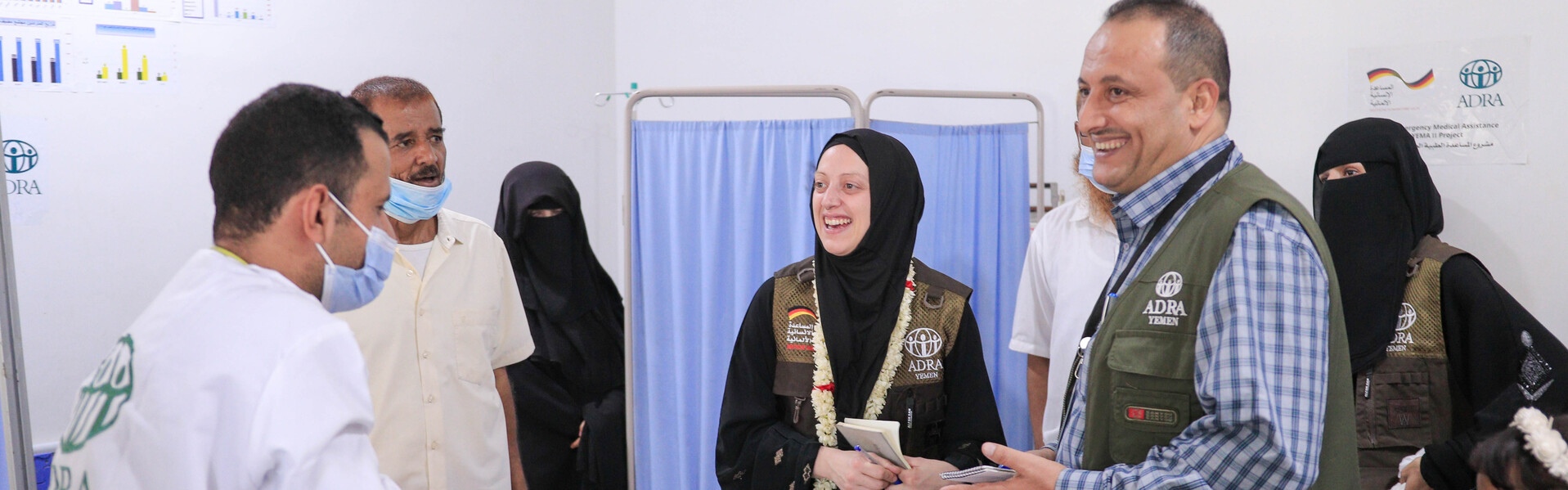 Verena Lauer und einige weitere Helfer:innen in einem Krankenhaus im Jemen