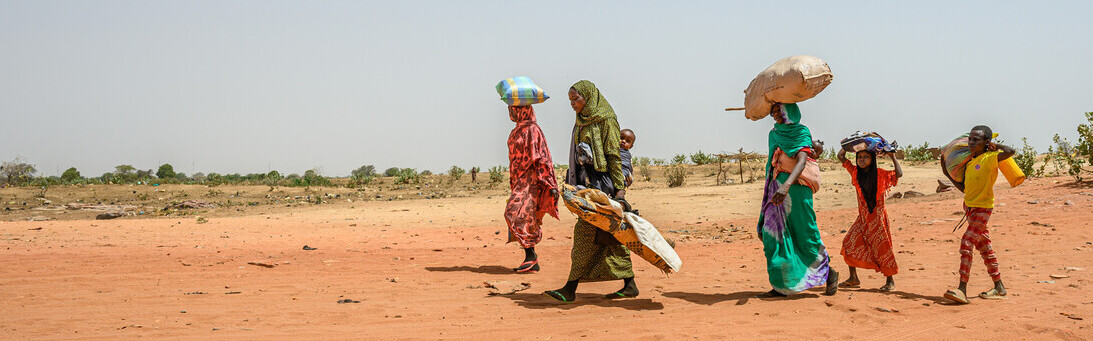 Menschen aus dem Sudan auf der Flucht