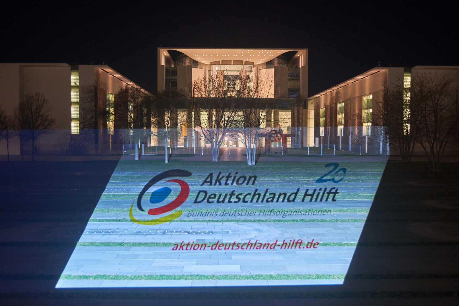 Lichtinstallation zur Katastrophenvorsorge am Bundeskanzleramt in Berlin