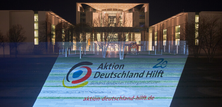 Lichtinstallation zur Katastrophenvorsorge am Bundeskanzleramt in Berlin