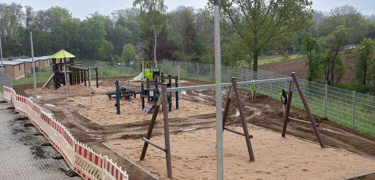 Ein Spielplatz für den Kindergarten St. Hildegard in Ahrweiler Ein Spielplatz für den Kindergarten St. Hildegard in Ahrweiler