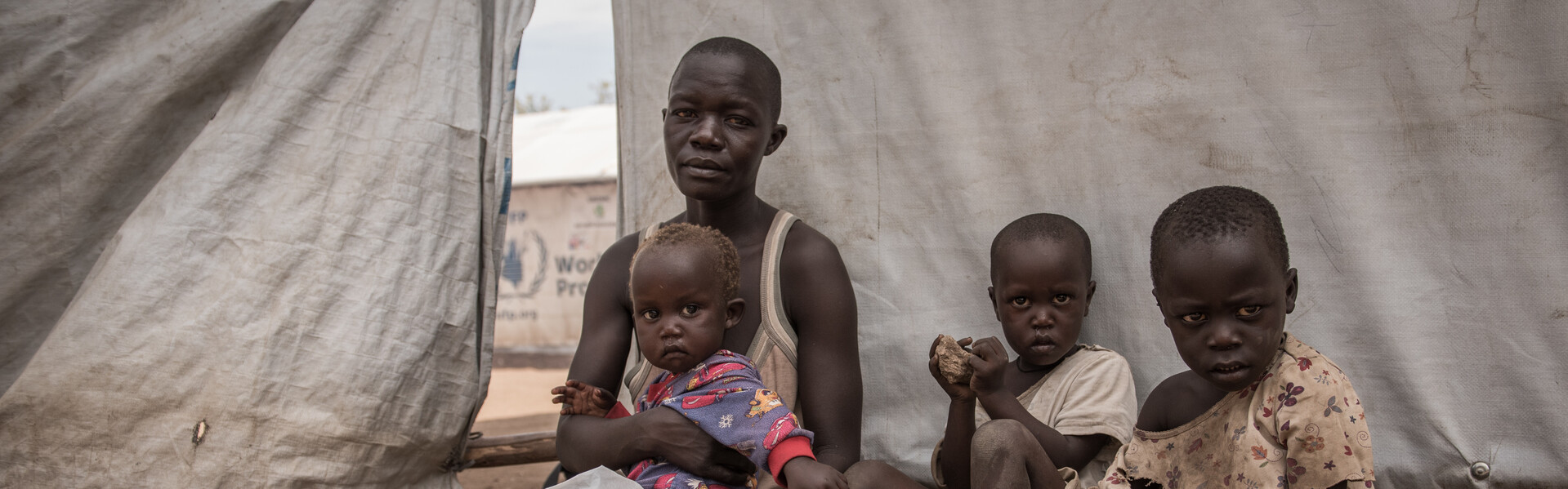Eine geflüchtete Familie aus dem Südsudan lebt jetzt in Uganda