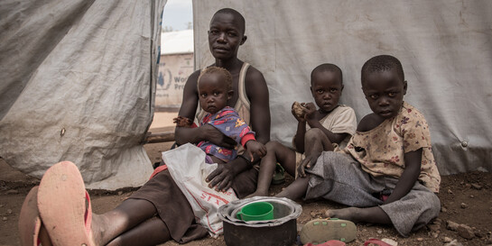 Eine geflüchtete Familie aus dem Südsudan lebt jetzt in Uganda