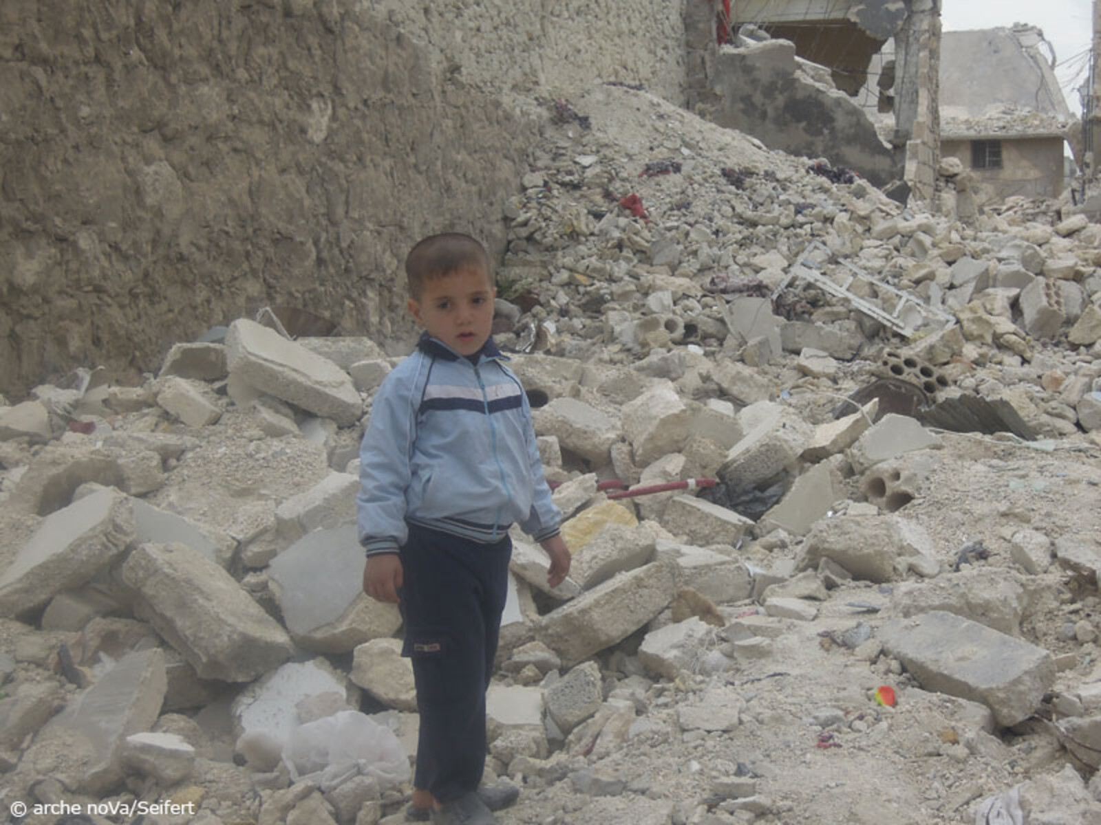 Kind im Kriegsgebiet in Syrien