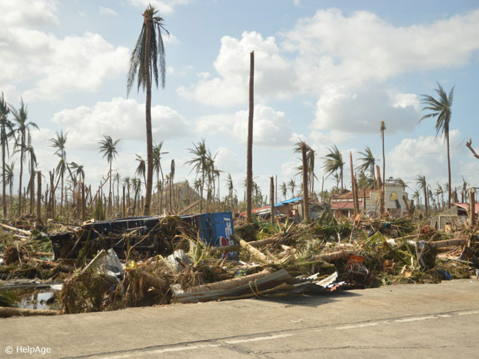 Haiyan – der auf den Philippinen Yolanda genannt wird – war ein Wirbelsturm der höchsten Kategorie. So wurden Windgeschwindigkeiten bis zu 250 Stundenkilometern gemessen. In Böen erreichte der Taifun sogar Geschwindigkeiten von 379 Kilometern pro Stunde