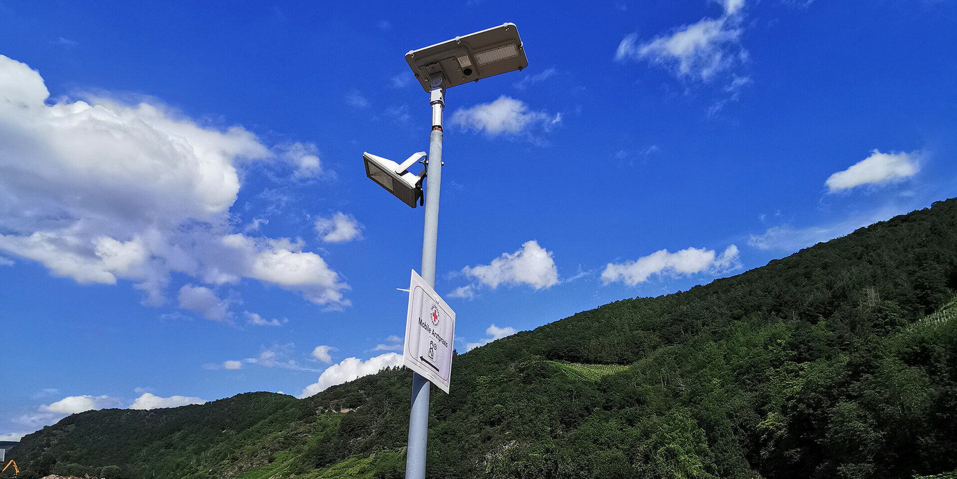 Solarbetriebene Straßenbeleuchtung in Rech