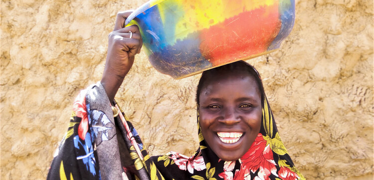 Eine Frau in Burkina Faso, Help – Hilfe zur Selbsthilfe 