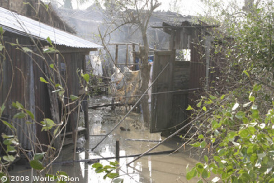 Zyklon Myanmar: überschwemmte Straße