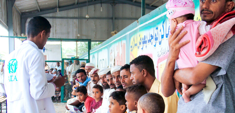 Menschen in einem Krankenhaus im Jemen