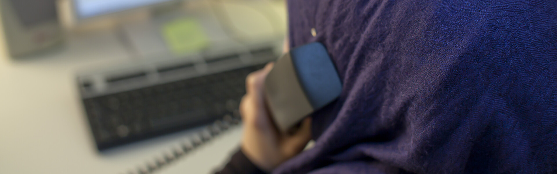 Eine Mitarbeiterin am Spendentelefon
