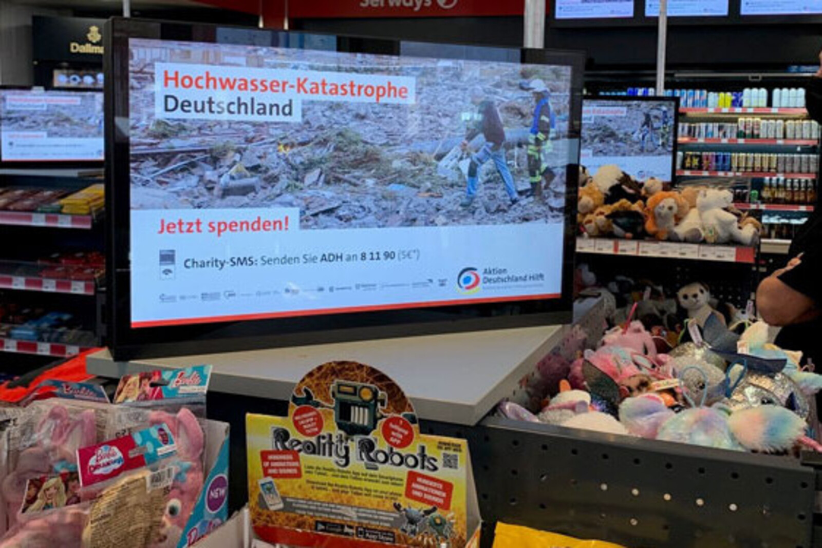 Cittadino sponsored Werbescreens an Raststätten für Aktion Deutschland Hilft