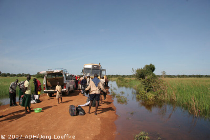 Flut Afrika: Wo das Wasser beginnt ist die Fahrt zu Ende