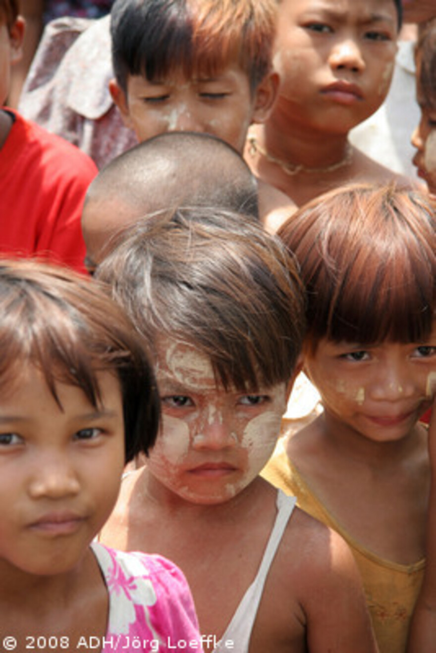 Zyklon in Birma: Kindergruppe