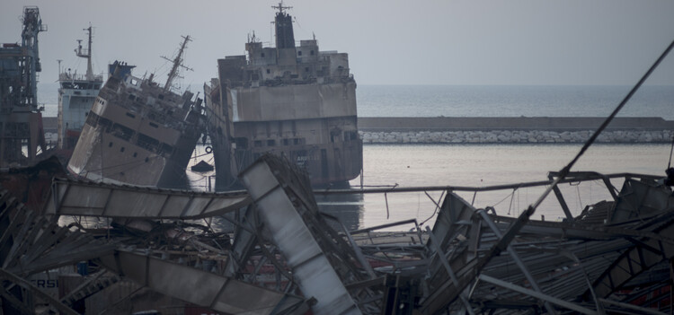 Der zerstörte Hafen von Beirut nach den Explosionen vom 4. August 2020 Der zerstörte Hafen von Beirut nach den Explosionen vom 4. August 2020
