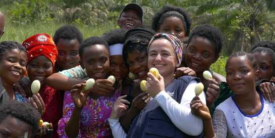 Die LandsAid- Projektmanagerin Stefani Rackes da Silva zu Besuch in der Provinz Süd-Kivu