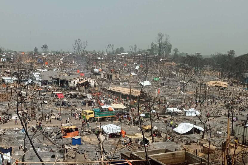 Das nach dem Brand zerstörte Rohingya-Flüchtlingscamp Cox's Bazar in Bangladesch Das nach dem Brand zerstörte Rohingya-Flüchtlingscamp Cox's Bazar in Bangladesch