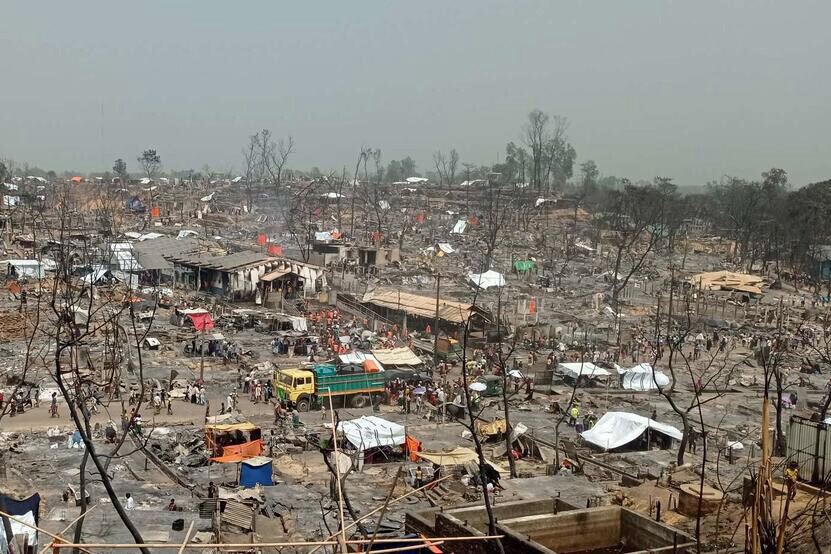 Das nach dem Brand zerstörte Rohingya-Flüchtlingscamp Cox's Bazar in Bangladesch