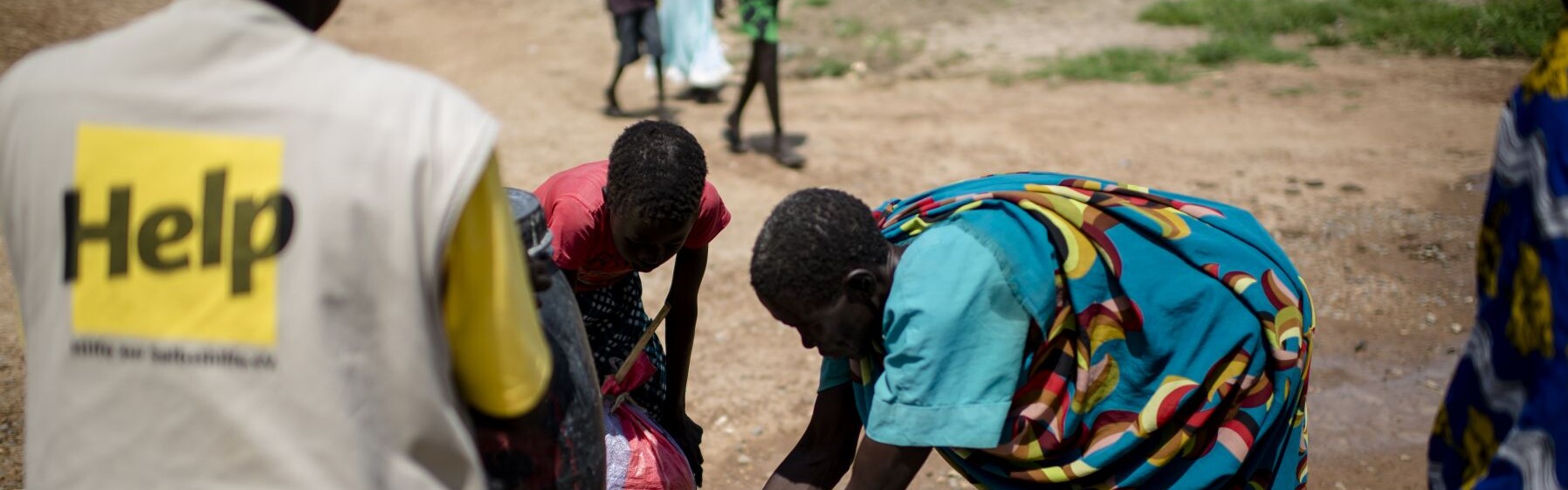 Frauen im Südsudan waschen sich die Hände