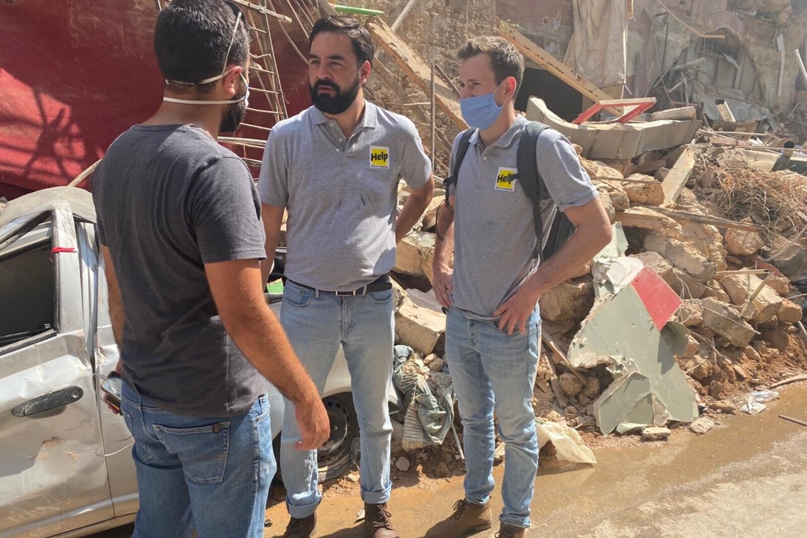 Helfer unserer Bündnisorganisation Help vor Ort in Beirut; © Help – Hilfe zur Selbsthilfe/Sophia Maier 