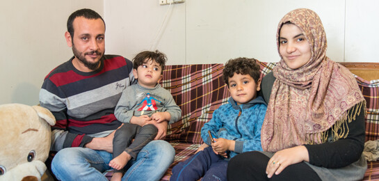 Eine Familie aus Syrien in einem Flüchtlingscamp in Griechenland