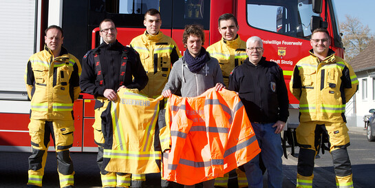 ADRA-Mitarbeiter Pierre Schweitzer (Mitte) bei der Freiwilligen Feuerwehr Sinzig