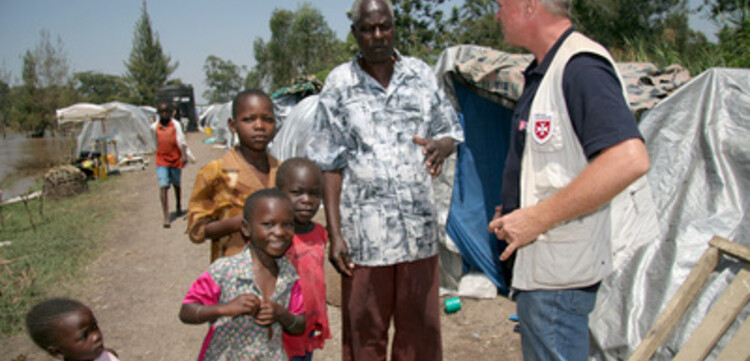 Flut Afrika: Dr. Georg Nothelle von Malteser International im Gespräch mit Flutopfer