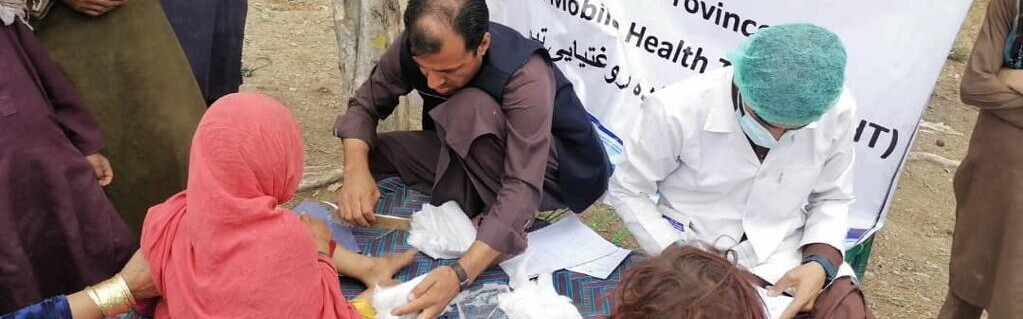 Nach dem Erdbeben in Afghanistan versorgen Teams der Johanniter die Verletzten 