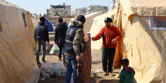 Partner von Malteser International verteilen nach dem Erdbeben in Syrien Hilfsgüter