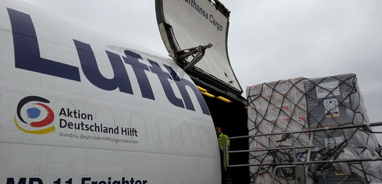 Sonderflug mit Hilfsgütern auf dem Weg nach Manila