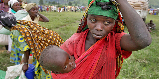 Frau mit Kind in der DR Kongo, wo Ebola um sich greift – jetzt spenden & helfen! (Archivbild)