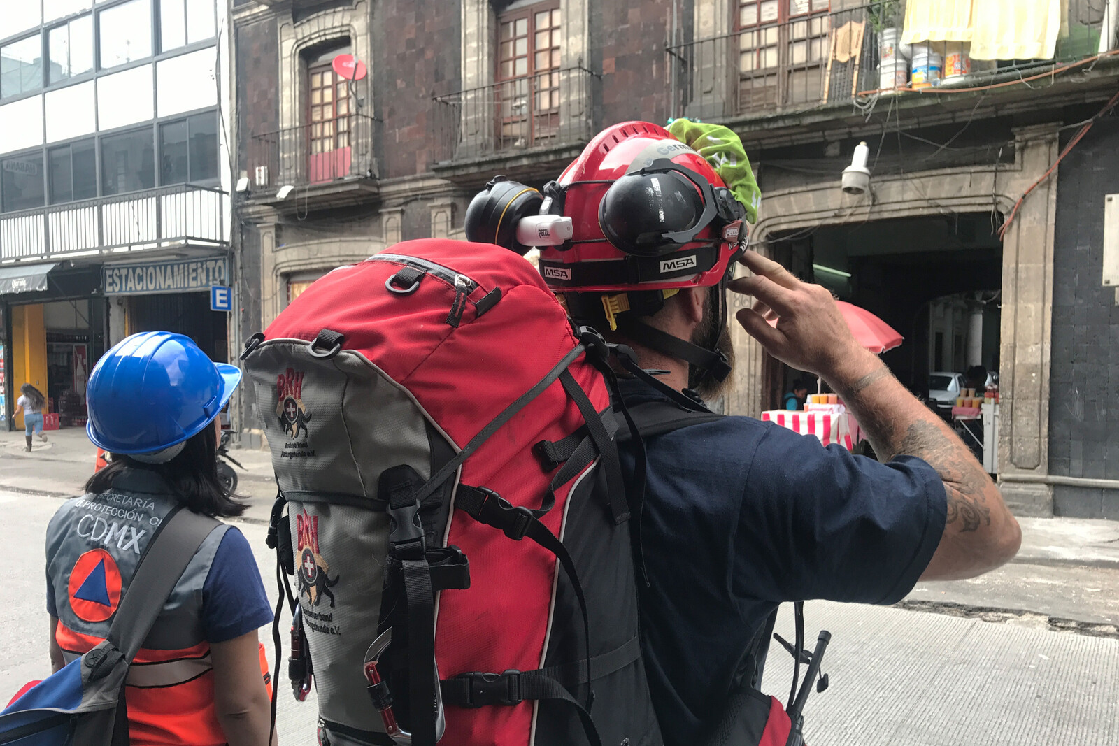 Helfer des Bundesverband Rettungshunde beim Hilfseinsatz nach dem Erdbeben in Mexiko