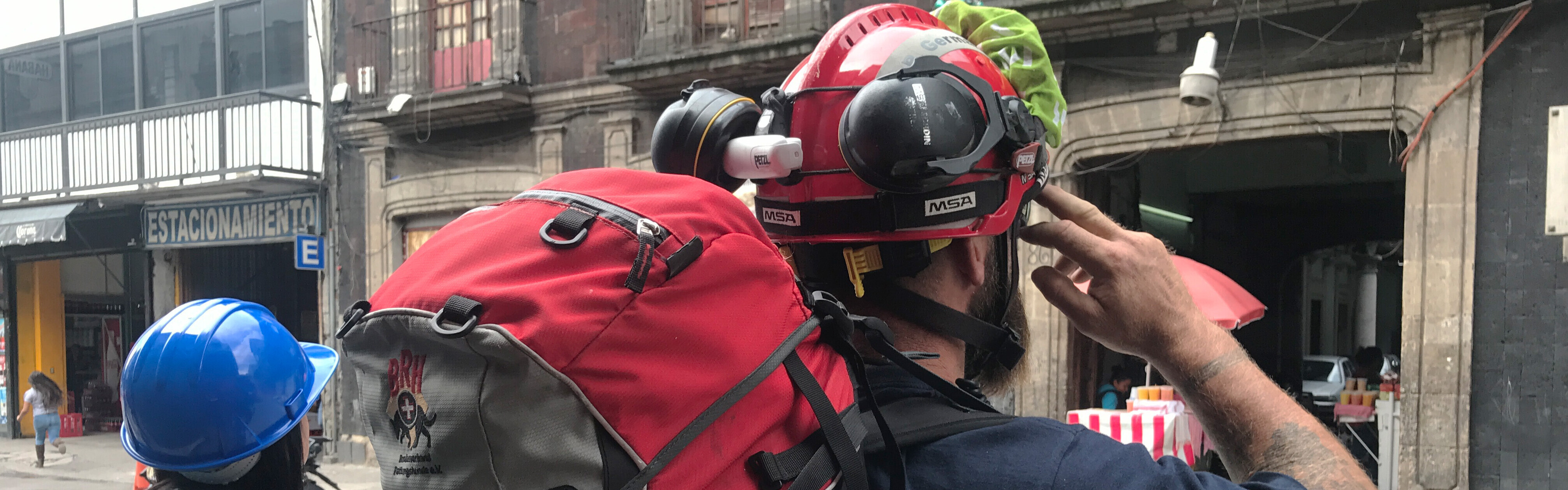 Helfer des Bundesverband Rettungshunde beim Hilfseinsatz nach dem Erdbeben in Mexiko