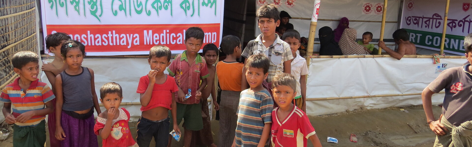 Kinder in einem Flüchtlingslager für Rohingya in Bangladesch