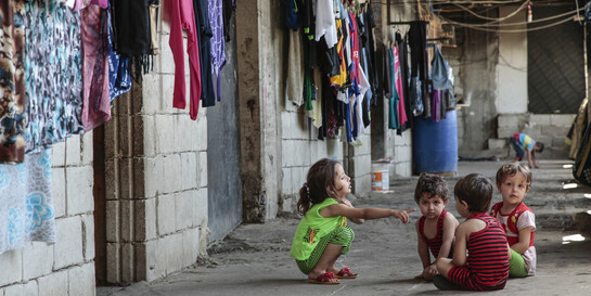 Kinder aus Syrien in einer Unterkunft für Flüchtlinge aus Syrien