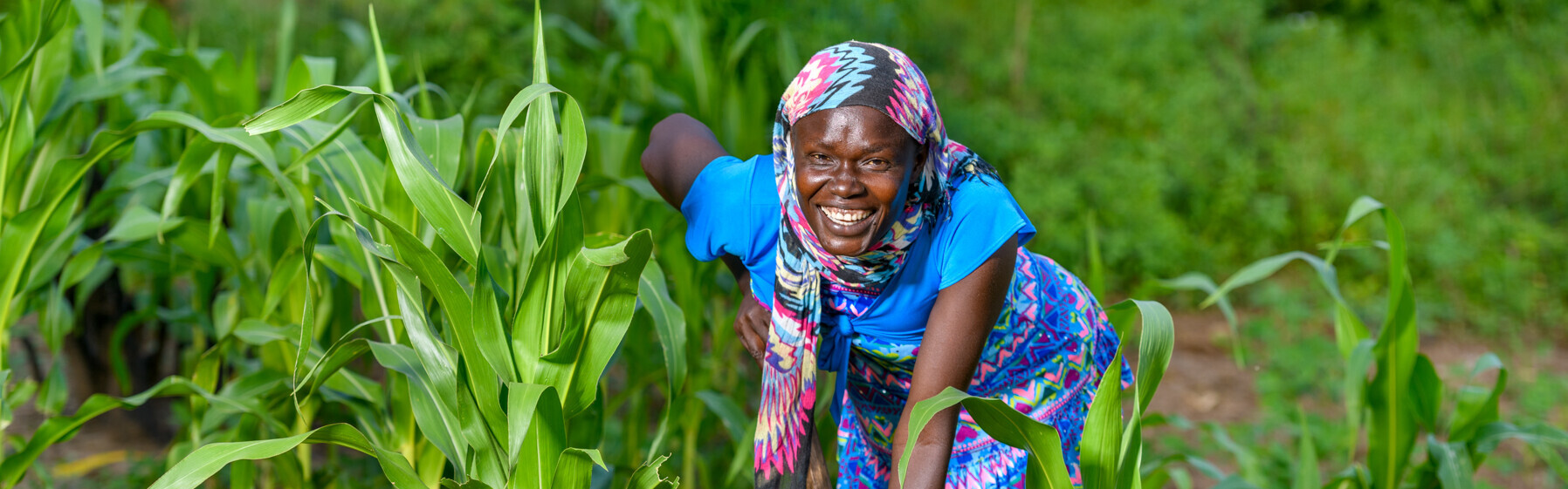 Edna Tumalu auf ihrem Feld in Uganda